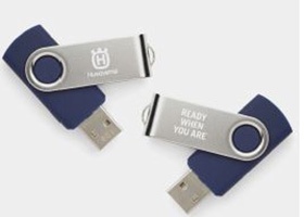 USB Minnessticka RWYA, 8 GB - Husqvarna i gruppen Husqvarna Skog och Trädgårdsprodukter / Husqvarna Kläder / Skyddsutrustning / Arbetskläder / Accessoarer hos GPLSHOP (5822977-01)