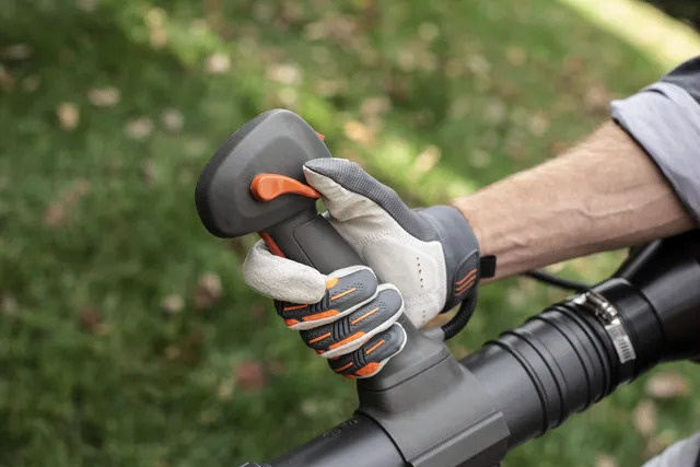 Husqvarna 345BT Lövblås