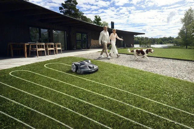 Husqvarna Automower® 320 Nera med slinglös teknik