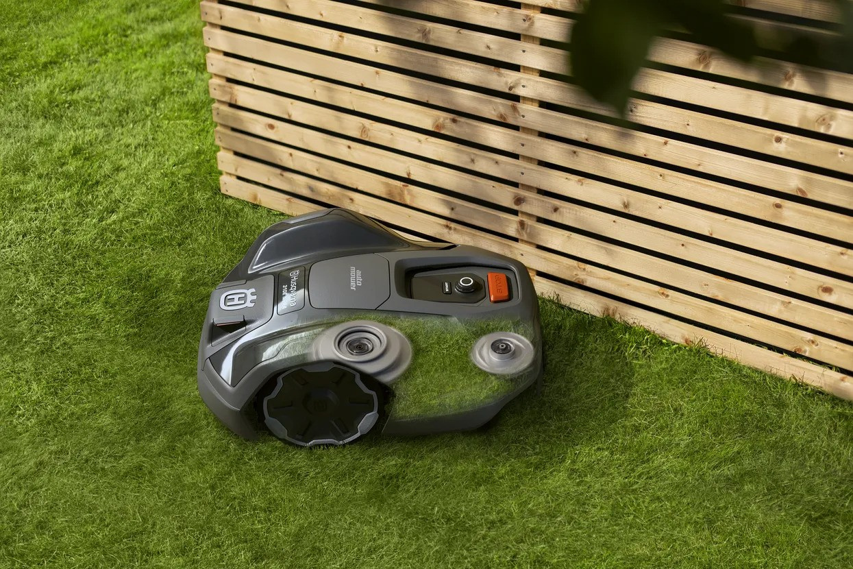 Husqvarna Automower® 305E Nera Robotgräsklippare