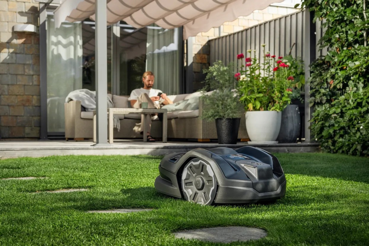 Husqvarna Automower® 305E Nera Robotgräsklippare 