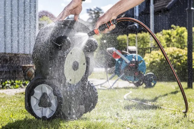 Husqvarna Automower® 305E Nera Robotgräsklippare 