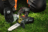 Husqvarna Aspire™ P8X-P4A grensåg med batteri och laddare Husqvarna Aspire™ P8X-P4A grensåg med batteri och laddare